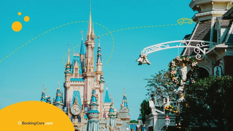 Castillo estilo Disney en parque temático con decoración y cielo despejado.